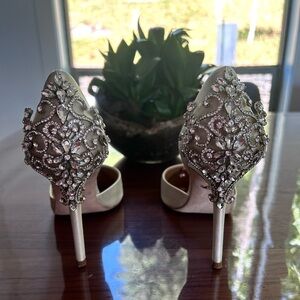 Badgley Mischka Bride Heels Embellished heel size 7.5